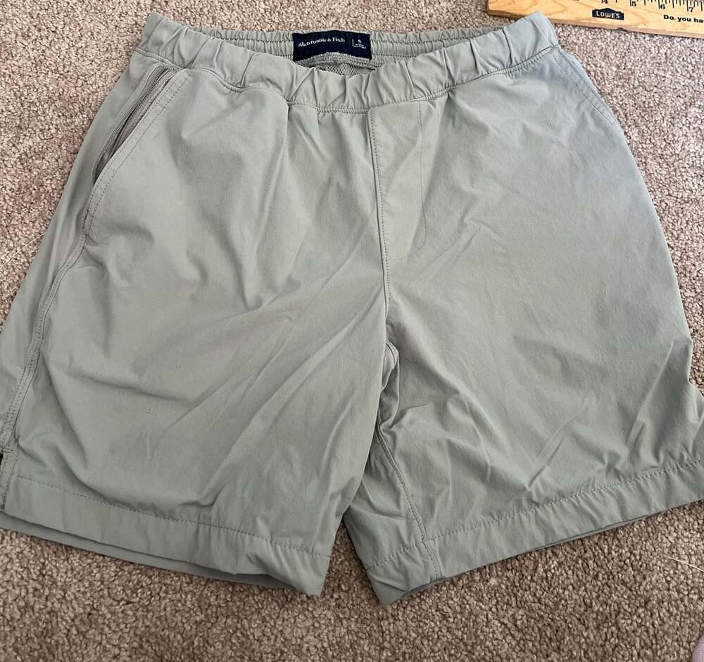 Abercrombie & Fitch Men's gray Athletic Shorts with Zipper Pocket Size Small